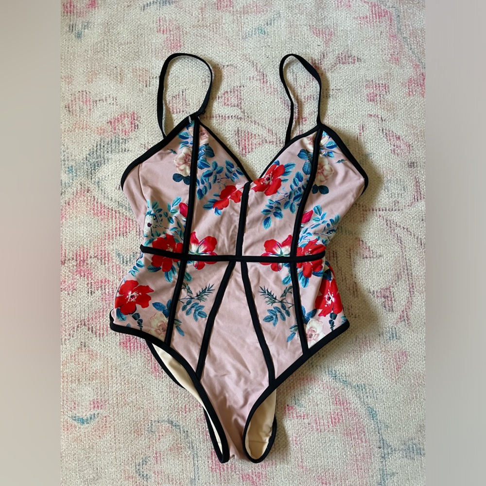 La hearts swim